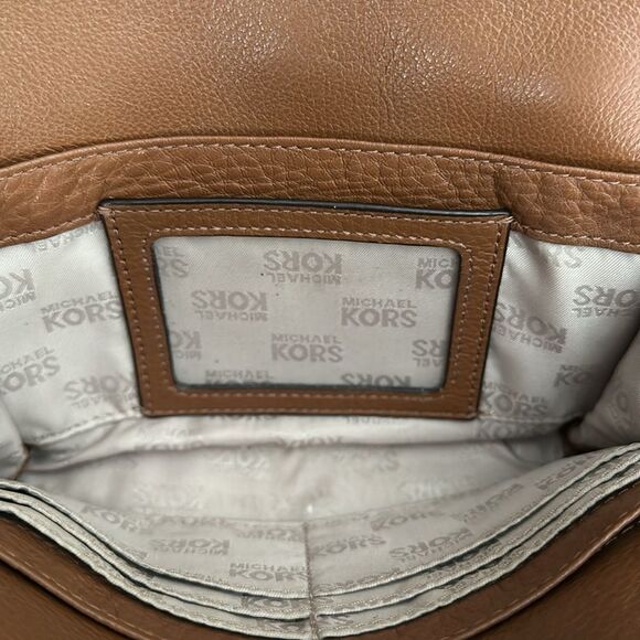 Michael Kors MK Crossbody Brown Leather Gold Hardware button/zip close - Picture 6 of 12